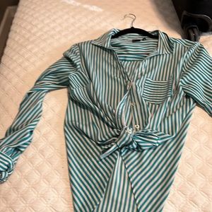 Womens size medium cinch blouse.